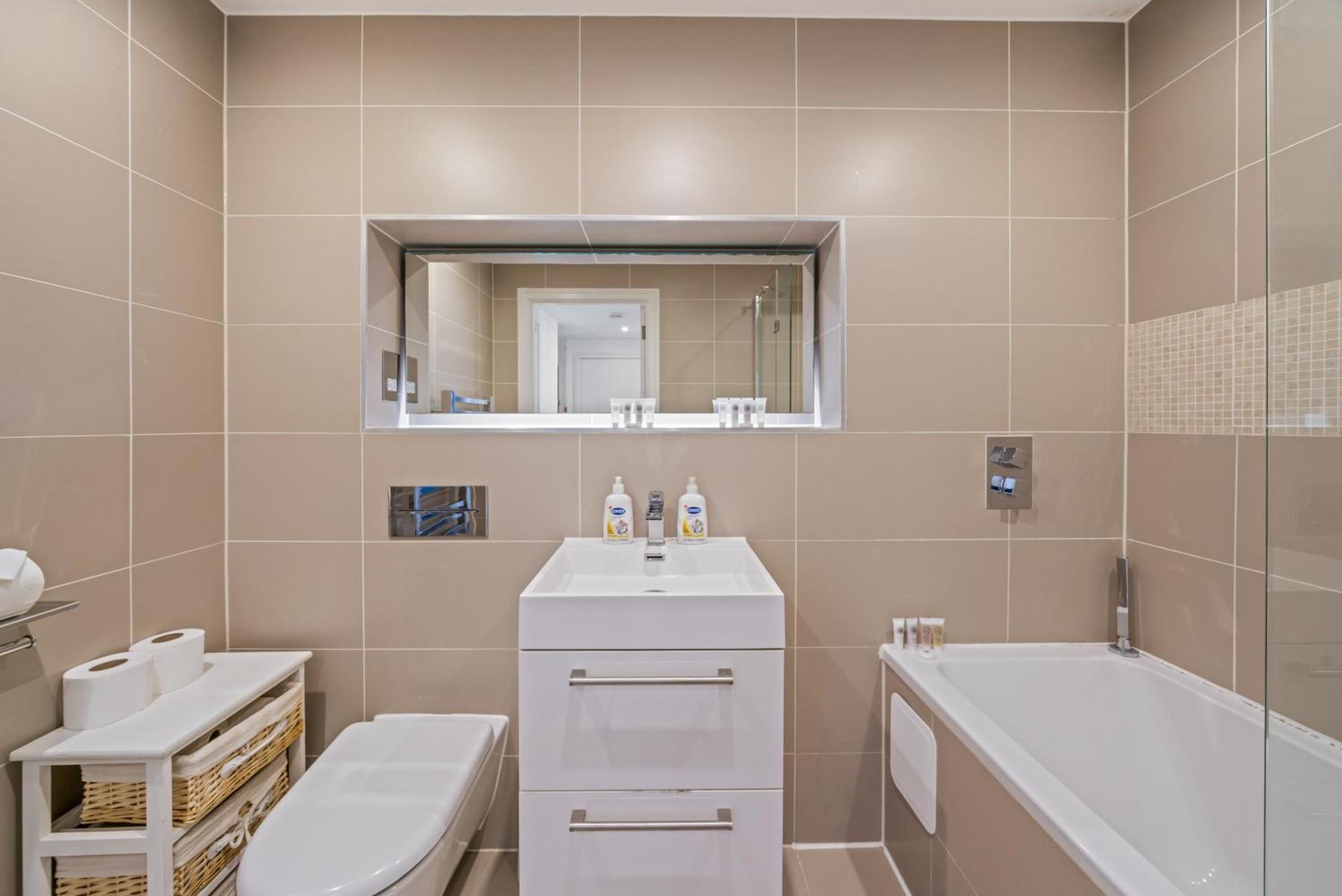 Riverside 1Br With Easy Transport 20Min To City Centre Londyn Zewnętrze zdjęcie